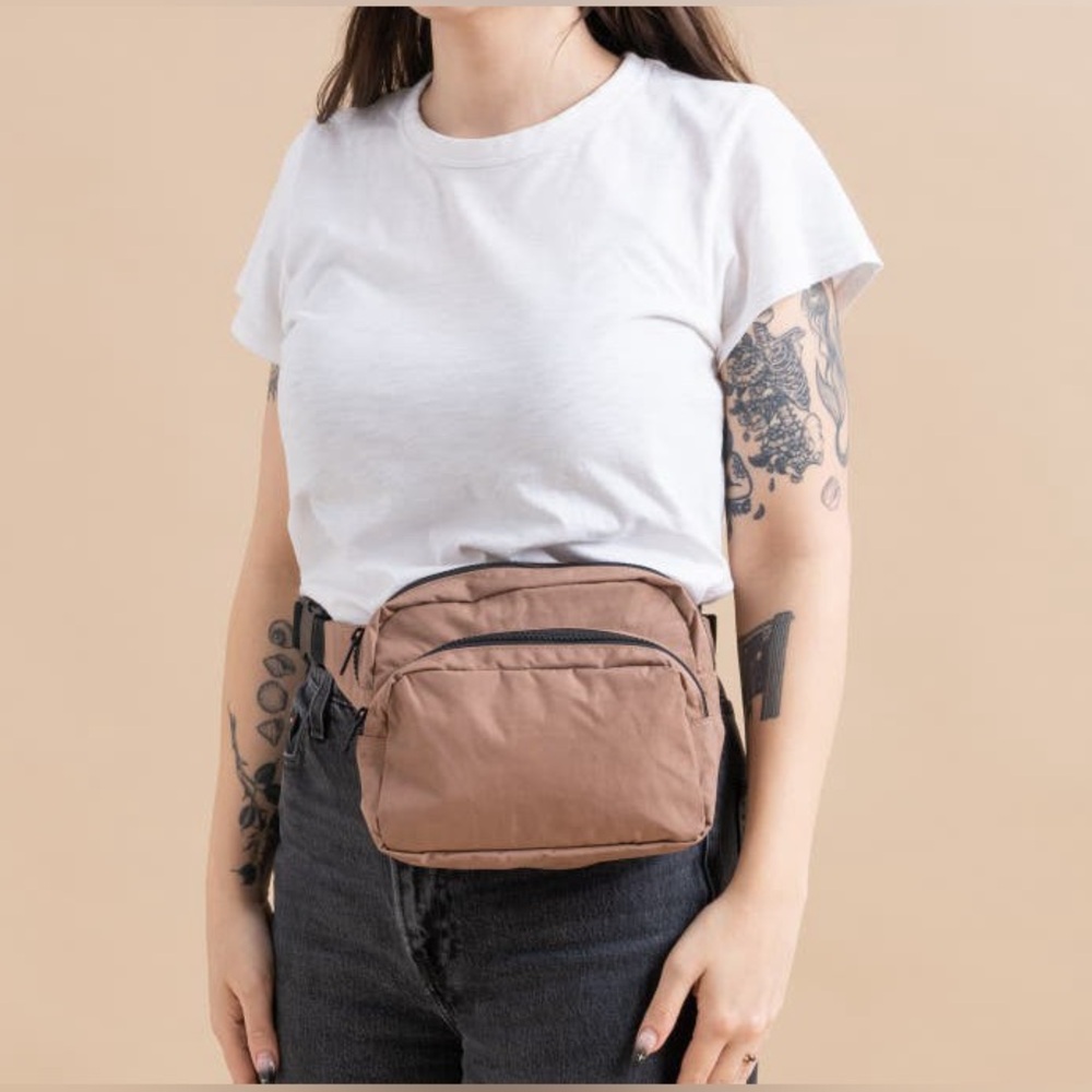 Baggu Fanny Pack in color Cocoa